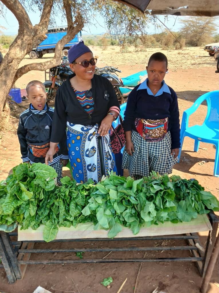 Marahaba Behindertenhilfe Tansania e.V. an einem Marktstand